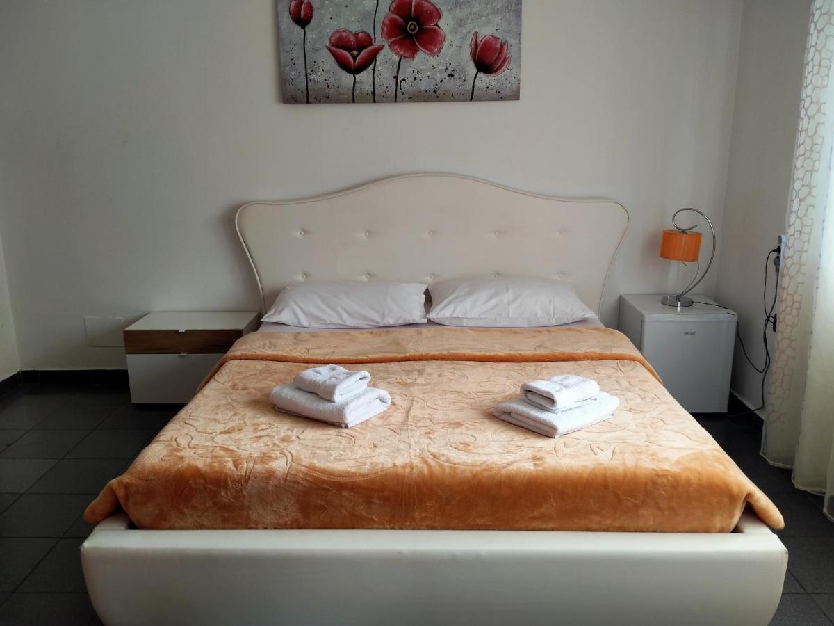 Orange Villa Hotel Tirana Camera foto