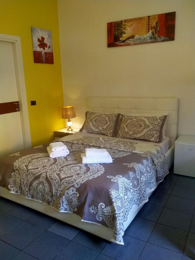 Orange Villa Hotel Tirana Esterno foto