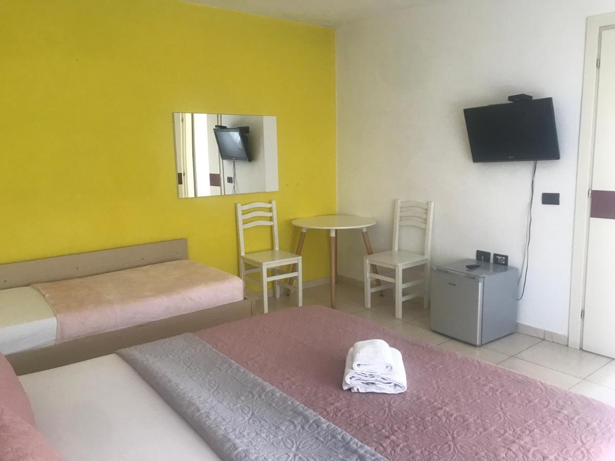 Orange Villa Hotel Tirana Esterno foto