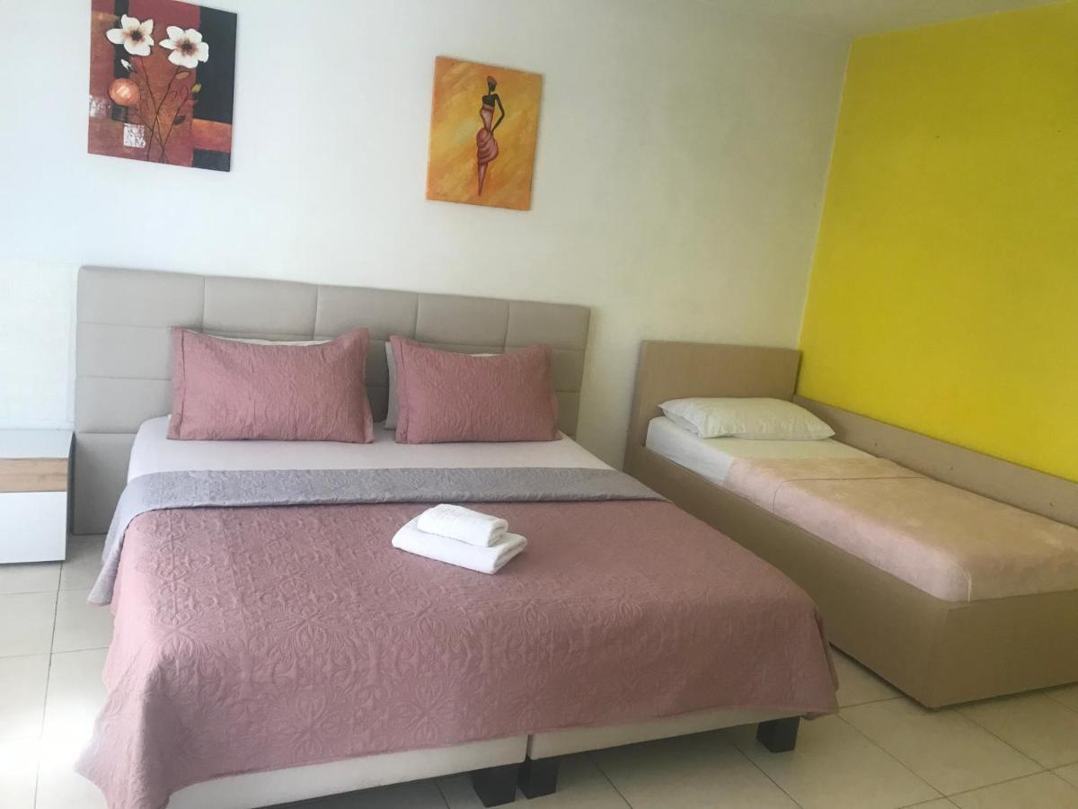 Orange Villa Hotel Tirana Esterno foto