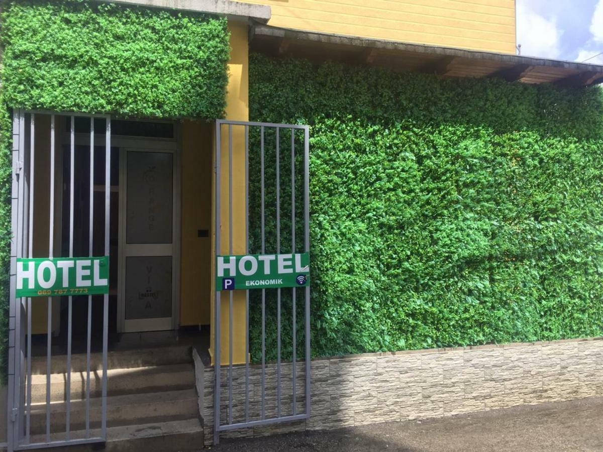 Orange Villa Hotel Tirana Esterno foto